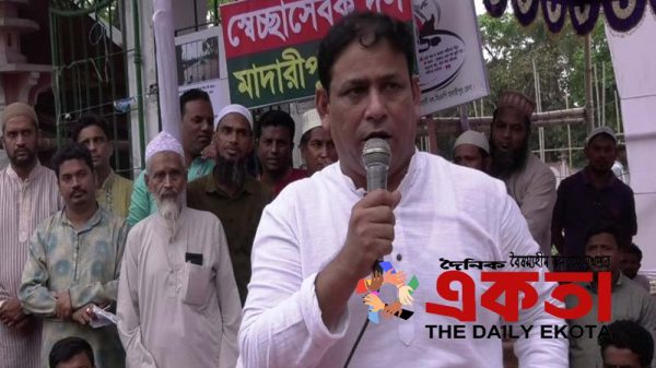 বিএনপির কেন্দ্রীয় সহ-গণশিক্ষা বিষয়ক সম্পাদক আনিসুর রহমান খোকন তালুকদার।