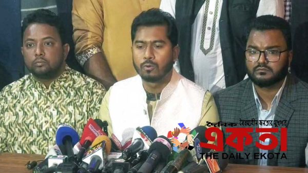 গণঅধিকার পরিষদের নেতা নুরুল হক নুরু।