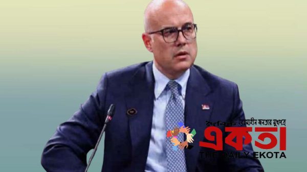 সার্বিয়ার প্রধানমন্ত্রী মিলোসি ভুকেভিক ।