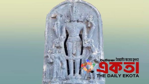 কষ্টিপাথরের বিষ্ণু মূর্তি।